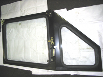 Дверь левая УК в сборе (МТЗ)  80-6708005